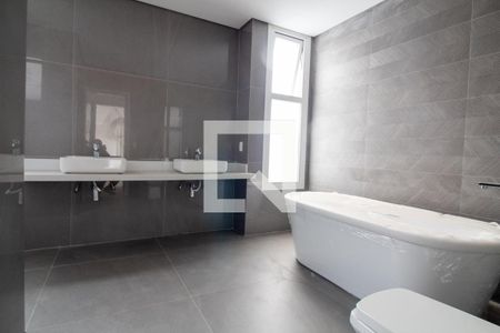 Casa à venda com 686m², 4 quartos e 4 vagasBanheiro da Suíte 4