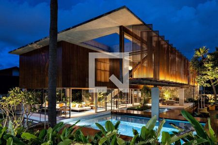 Casa à venda com 731m², 4 quartos e 6 vagasFoto 01