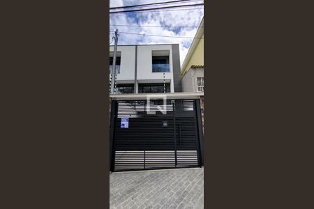 Casa à venda com 150m², 3 quartos e 4 vagasFachada + Placa