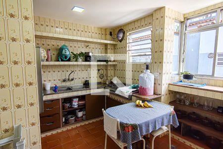 Apartamento à venda com 143m², 3 quartos e sem vaga Apartamento à venda com 143m², 3 quartos e sem vagaCozinha e Área de Serviço