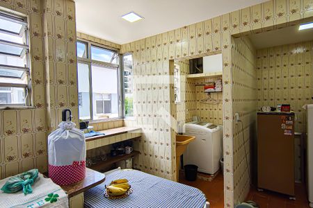 Apartamento à venda com 143m², 3 quartos e sem vaga Apartamento à venda com 143m², 3 quartos e sem vagaCozinha e Área de Serviço