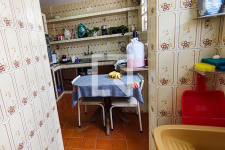 Apartamento à venda com 143m², 3 quartos e sem vaga Apartamento à venda com 143m², 3 quartos e sem vagaCozinha e Área de Serviço