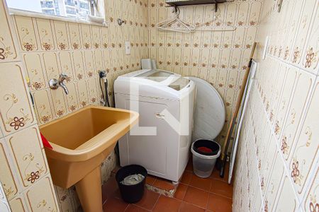 Apartamento à venda com 143m², 3 quartos e sem vaga Apartamento à venda com 143m², 3 quartos e sem vagaCozinha e Área de Serviço