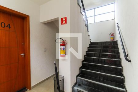 Escada de apartamento para alugar com 1 quarto, 32m² em Vila Invernada, São Paulo