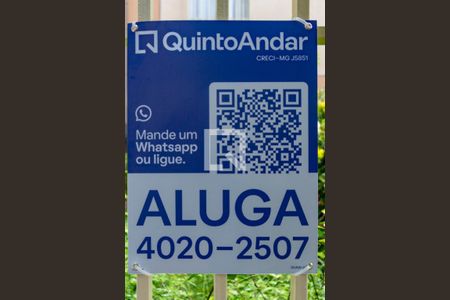 Apartamento à venda com 62m², 2 quartos e sem vagaPlaca de aluga instalada na fachada do prédio (XHAW-237)