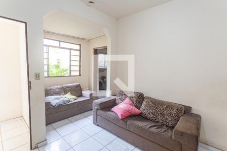 Sala de casa à venda com 4 quartos, 150m² em São Marcos, Belo Horizonte