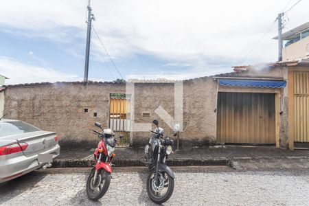 Casa à venda com 150m², 4 quartos e 1 vaga Casa à venda com 150m², 4 quartos e 1 vagaFachada