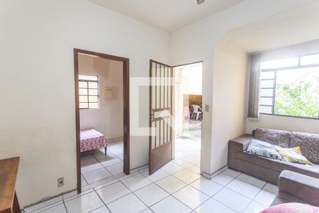 Sala de casa à venda com 4 quartos, 150m² em São Marcos, Belo Horizonte