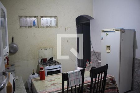 Casa à venda com 150m², 3 quartos e 2 vagasCasa 2- Cozinha