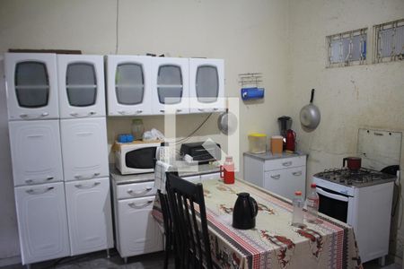 Casa à venda com 150m², 3 quartos e 2 vagasCasa 2- Cozinha