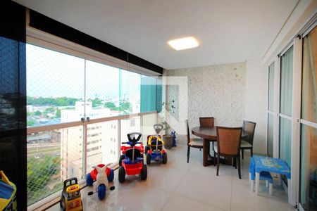 Apartamento à venda com 172m², 4 quartos e 4 vagasVaranda - Sala