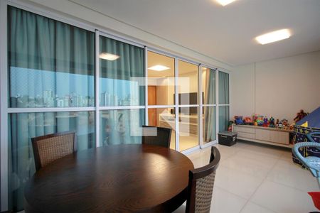 Apartamento à venda com 172m², 4 quartos e 4 vagasVaranda - Sala