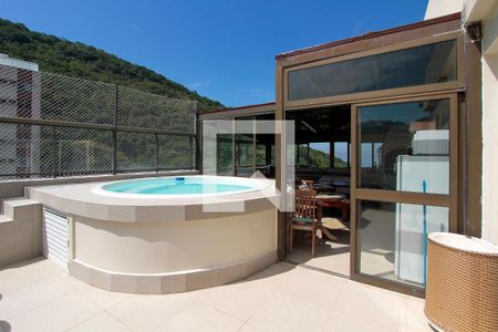 Apartamento para alugar com 252m², 4 quartos e 2 vagasPiscina