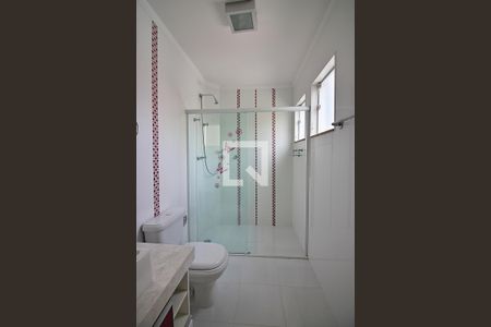 Casa à venda com 260m², 4 quartos e 4 vagasSuíte 2 Banheiro