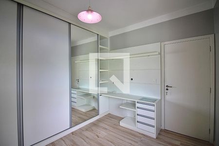 Casa à venda com 260m², 4 quartos e 4 vagasSuíte 2