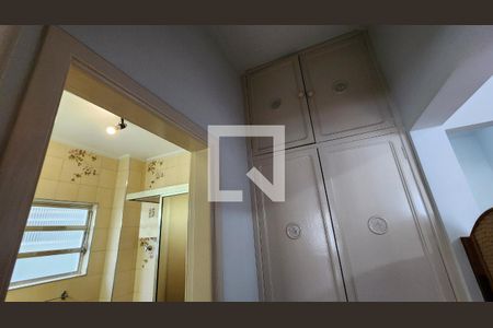 Apartamento para alugar com 76m², 2 quartos e 1 vaga Apartamento para alugar com 76m², 2 quartos e 1 vagaBanheiro Corredor