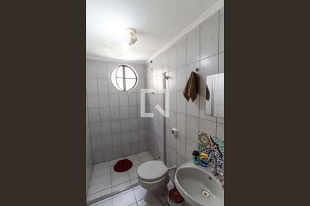 Casa de condomínio à venda com 180m², 4 quartos e 2 vagasBanheiro 2