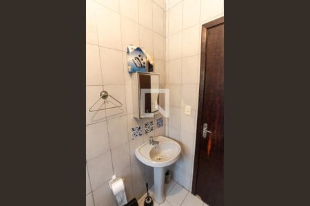 Casa de condomínio à venda com 180m², 4 quartos e 2 vagasBanheiro