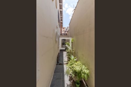 Casa de condomínio à venda com 180m², 4 quartos e 2 vagasCorredor