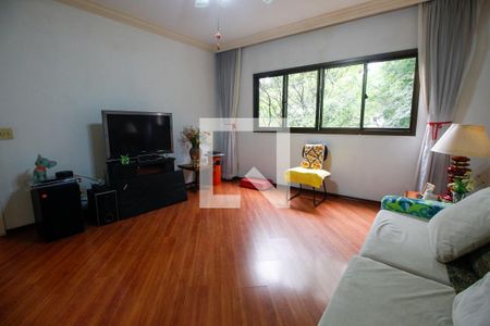 Sala de TV de apartamento à venda com 4 quartos, 365m² em Vila Suzana, São Paulo