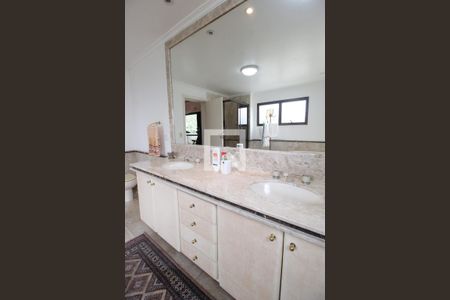 Apartamento à venda com 365m², 4 quartos e 4 vagasBanheiro da Suíte 4