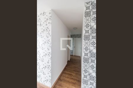 Corredor de apartamento para alugar com 2 quartos, 48m² em Vila Silviania, Carapicuíba