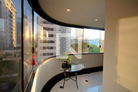 Apartamento à venda com 203m², 4 quartos e 3 vagasVaranda da sala