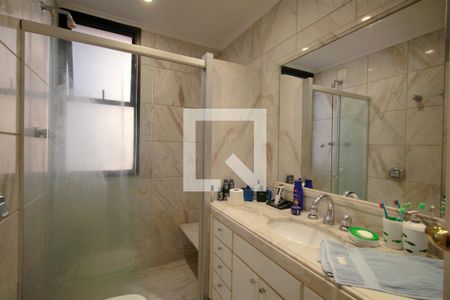 Apartamento à venda com 203m², 4 quartos e 3 vagasBanheiro da Suíte 2