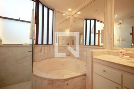 Apartamento à venda com 203m², 4 quartos e 3 vagasBanheiro da Suíte 1