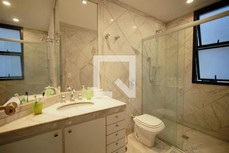 Apartamento à venda com 203m², 4 quartos e 3 vagasBanheiro