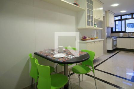 Apartamento à venda com 203m², 4 quartos e 3 vagasCozinha