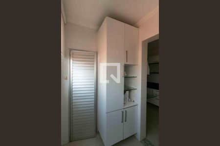 Apartamento à venda com 180m², 3 quartos e 2 vagas Apartamento à venda com 180m², 3 quartos e 2 vagasÁrea de Serviço