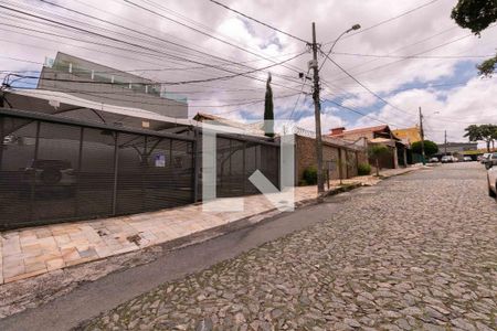 Apartamento à venda com 180m², 3 quartos e 2 vagas Apartamento à venda com 180m², 3 quartos e 2 vagasFachada