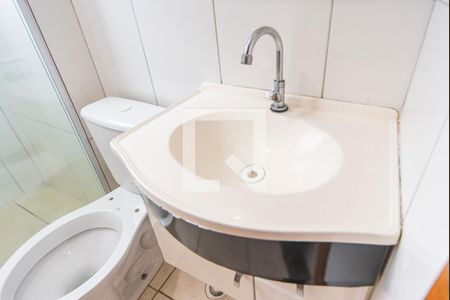 Banheiro de apartamento para alugar com 2 quartos, 53m² em Parque São Vicente, Santo André