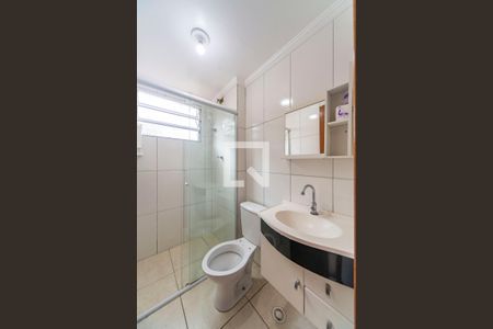 Banheiro de apartamento para alugar com 2 quartos, 53m² em Parque São Vicente, Santo André