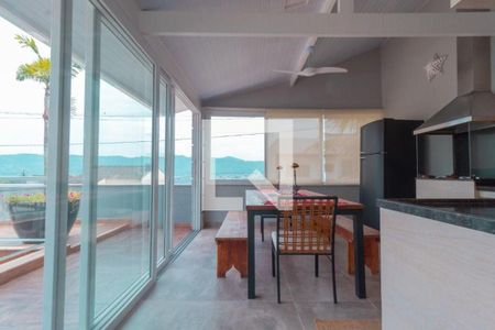 Casa à venda com 3 quartos, 450m² em Camboinhas, Niterói