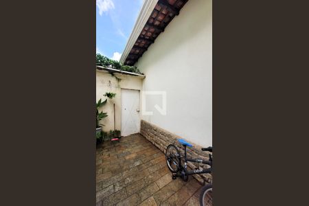 Casa à venda com 350m², 5 quartos e 3 vagas Casa à venda com 350m², 5 quartos e 3 vagasQuintal