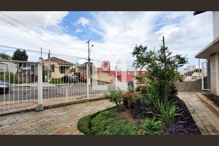 Casa à venda com 350m², 5 quartos e 3 vagas Casa à venda com 350m², 5 quartos e 3 vagasFachada