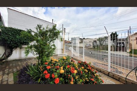 Casa à venda com 350m², 5 quartos e 3 vagas Casa à venda com 350m², 5 quartos e 3 vagasFachada