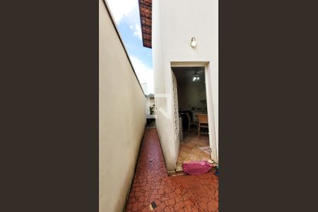 Casa à venda com 350m², 5 quartos e 3 vagas Casa à venda com 350m², 5 quartos e 3 vagasQuintal