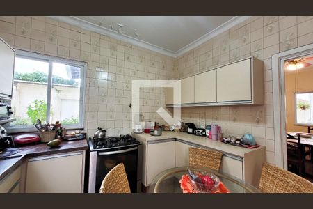 Casa à venda com 350m², 5 quartos e 3 vagas Casa à venda com 350m², 5 quartos e 3 vagasCozinha