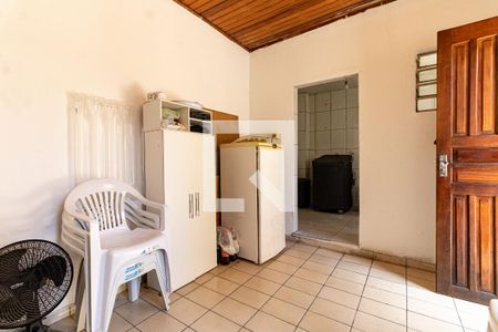 Casa à venda com 120m², 2 quartos e 2 vagasQuarto de Serviço