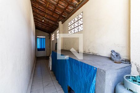 Casa à venda com 120m², 2 quartos e 2 vagasCorredor Lateral