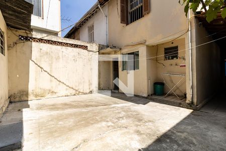 Casa à venda com 120m², 2 quartos e 2 vagasQuintal