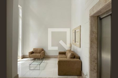 Apartamento à venda com 138m², 3 quartos e 2 vagas Apartamento à venda com 138m², 3 quartos e 2 vagasHall social