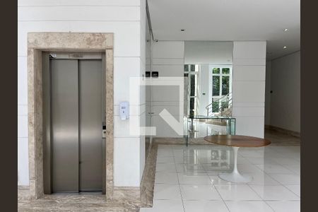 Apartamento à venda com 138m², 3 quartos e 2 vagas Apartamento à venda com 138m², 3 quartos e 2 vagasHall social