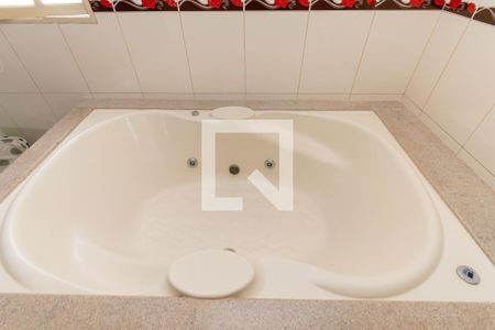 Casa para alugar com 500m², 4 quartos e 6 vagas Casa para alugar com 500m², 4 quartos e 6 vagasBanheiro da Suíte 3