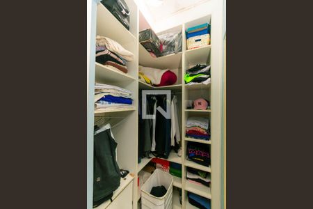 Casa para alugar com 500m², 4 quartos e 6 vagas Casa para alugar com 500m², 4 quartos e 6 vagasSuíte 1 - Closet