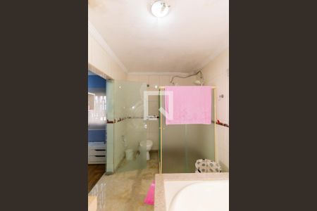 Casa para alugar com 500m², 4 quartos e 6 vagas Casa para alugar com 500m², 4 quartos e 6 vagasBanheiro da Suíte 3