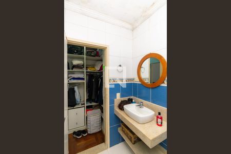 Casa para alugar com 500m², 4 quartos e 6 vagas Casa para alugar com 500m², 4 quartos e 6 vagasBanheiro da Suíte 1